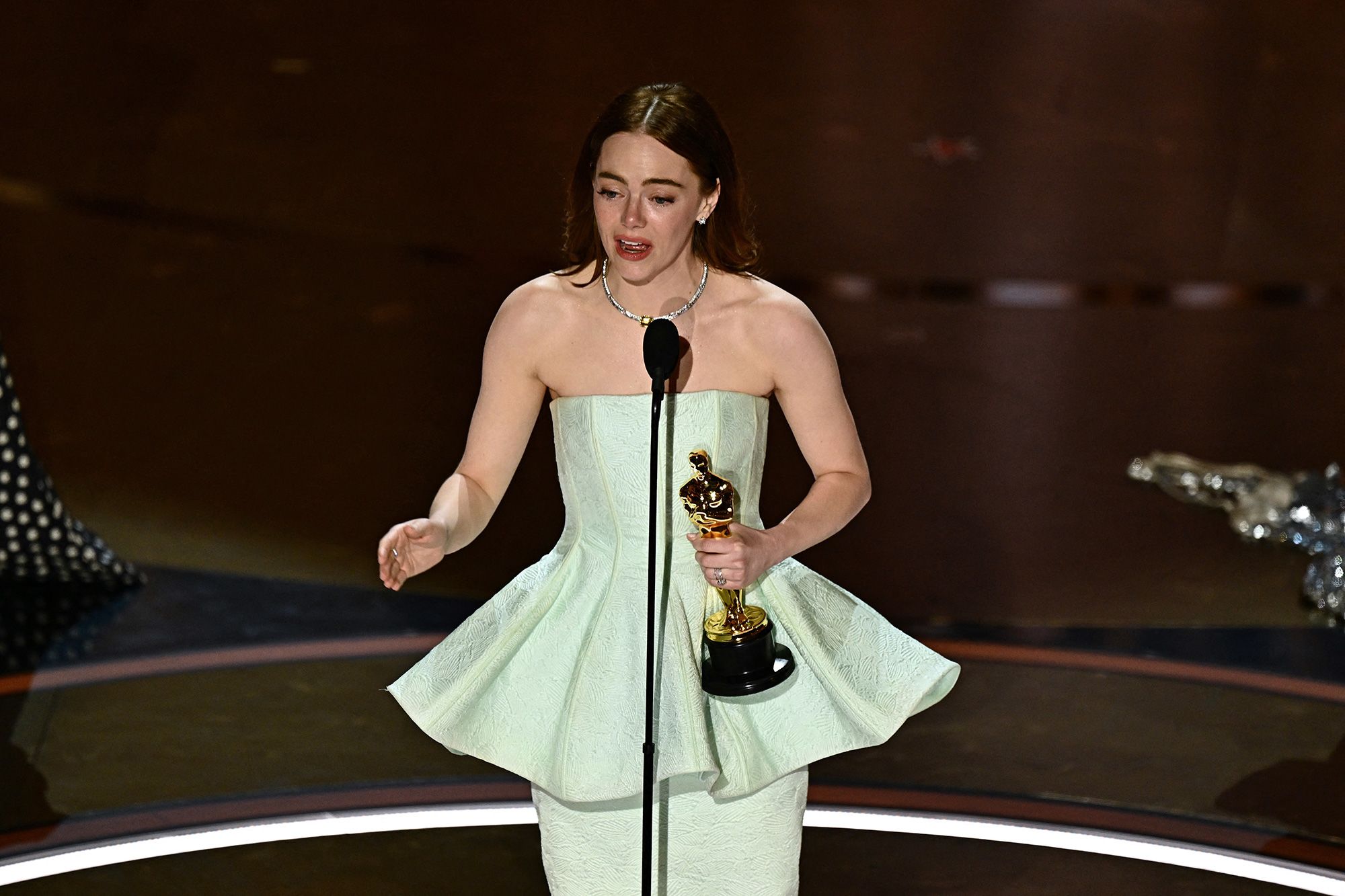 Emma Stone nabs her second lead actress Oscar for ‘Poor Things’ - Entertainment - News