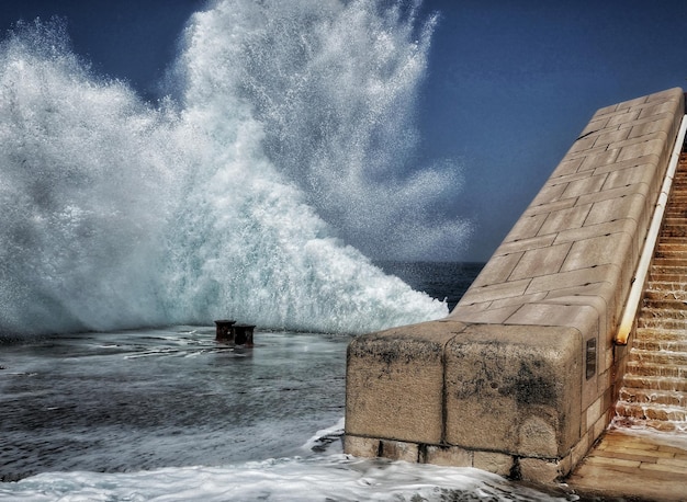 Tsunami survivor describes escaping a 40-foot wave